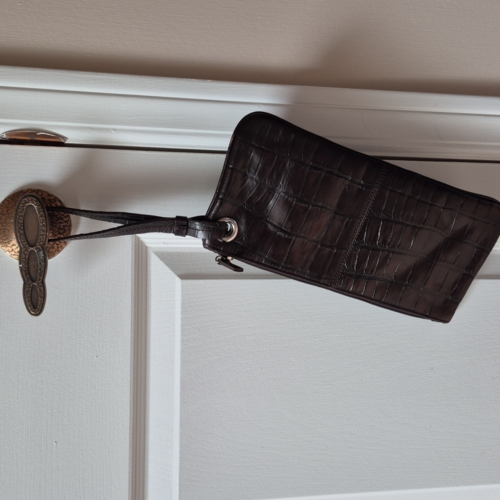 DANIER DARK BROWN LEATHER FAUX CROCO EMBOSSED WRISTLET! - Picture 3 of 10